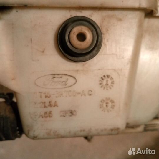 Бачок гура ford focus