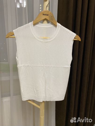 Белая майка и черная майка