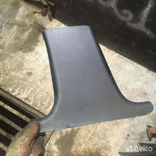 Обшивка стойки центральная нижняя Mercedes W210