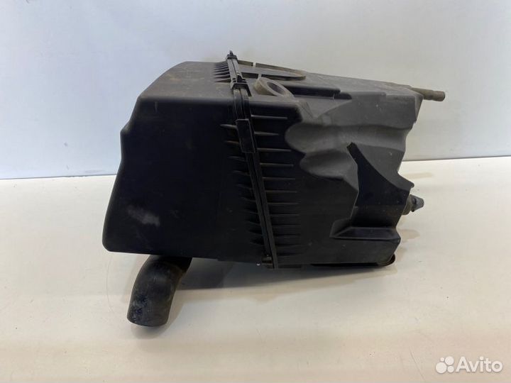 Корпус воздушного фильтра Audi A6 C6 2.0 2008