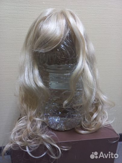 Парик блонд длинный с челкой
