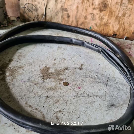 Уплотнитель двери задний левый bmw 5 f10