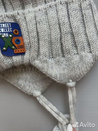 Новая шапка с меховым помпоном на 5 лет