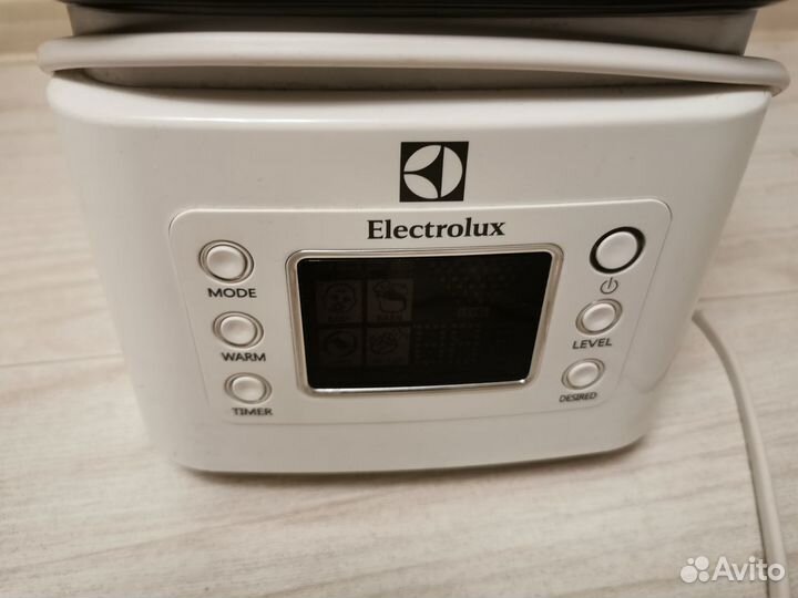Увлажнитель воздуха Electrolux EHU-3515D черный
