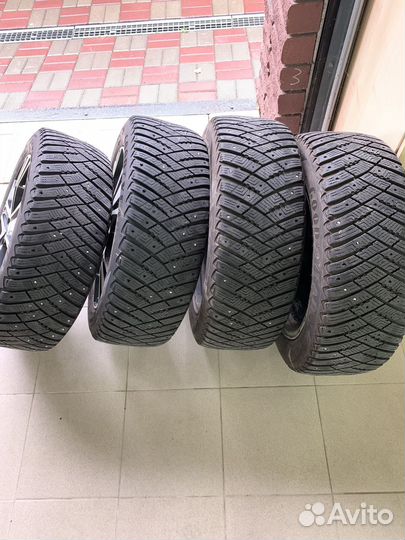 Goodyear Ultragrip Ice Arctic 215/55 R17 98T