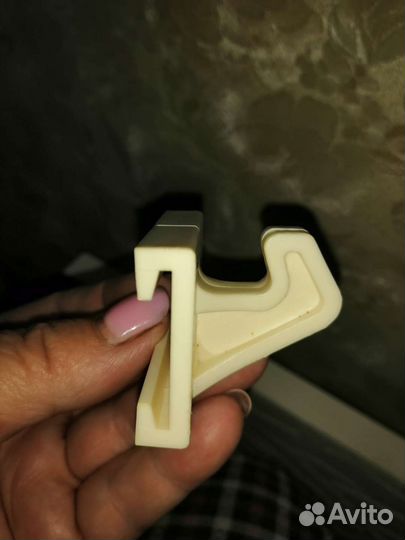 Крючки пластиковые