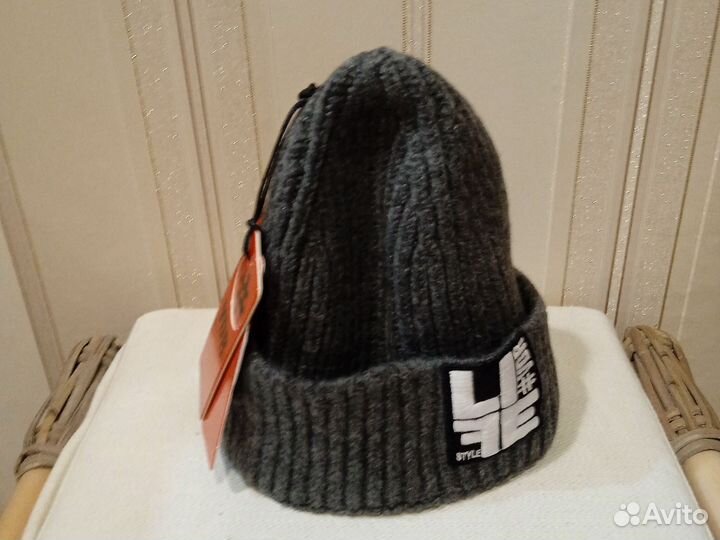 Женская шапка VDR