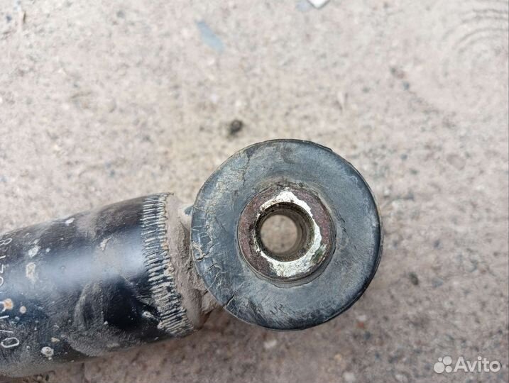 Задний амортизатор Lancer X