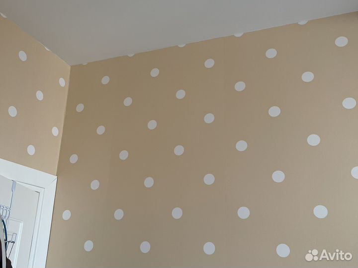 Обои остатки бежевые в белый горох коллекция