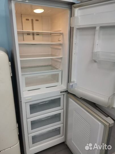 Холодильник стального цвета б/у