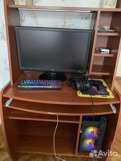 Компьютерный стол