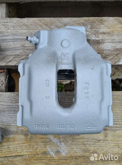 Передние тормозные суппорта BMW X5 E53