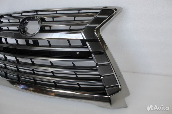 Решетка радиатора lexus LX 450D без дефектов
