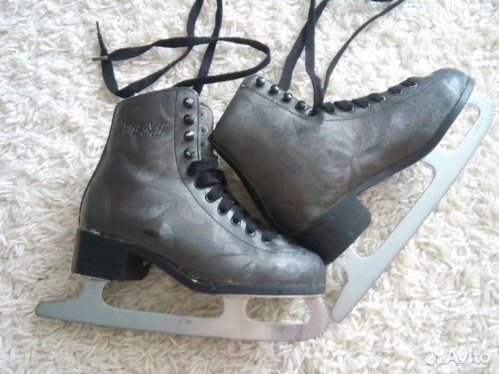 Продам коньки