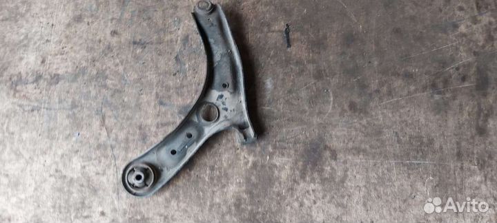 Хендай Солярис 2 передний правый рычаг