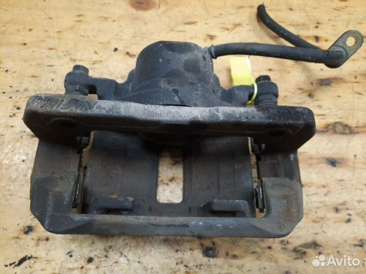 Суппорт передний правый Honda Accord CM2 K24A 2003