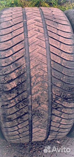 Michelin Pilot Alpin 285/40 R19