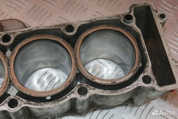 Блок цилиндров с поршнями Kawasaki ZXR750-2