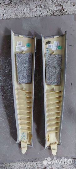 Обшивка средних стоек Cadillac SRX