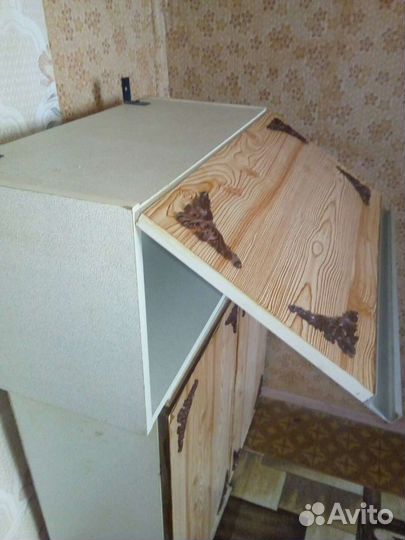 Ящик над холодильником