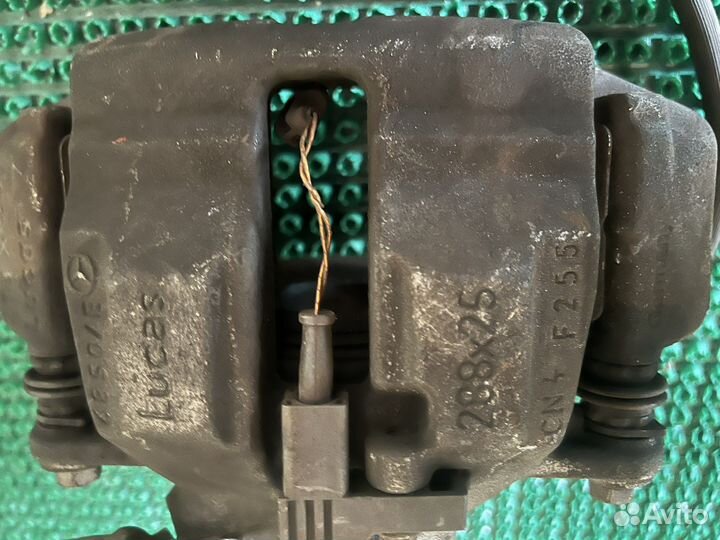 Суппорт передний на мерседес w203