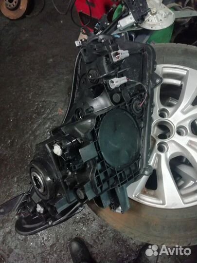 Фара левая Toyota Rav4 с 2015 года галоген