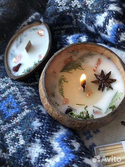 Свечи в кокосе