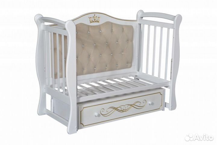 Красивая кроватка с каретной стяжкой