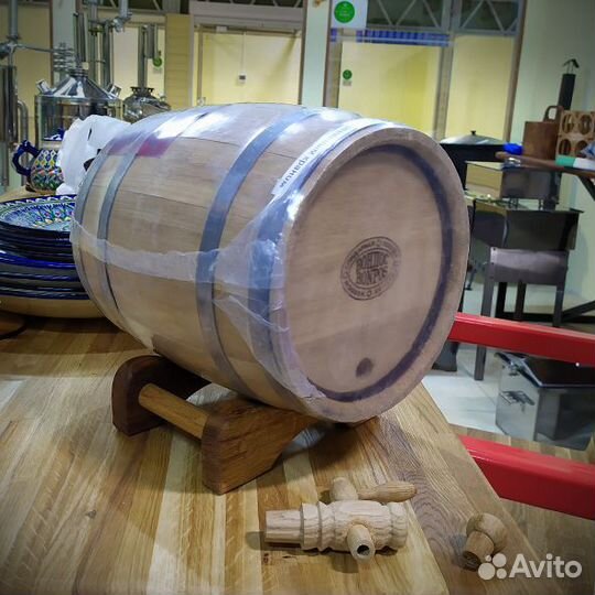 Бочка дубовая 5л. Новая. Подставка, кран