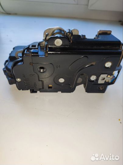 Замок зад. двери VW Touareg 3D4839015 и 3D4839016