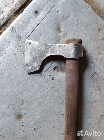 Топор цельнокованый, прошивной. Металл - рельса