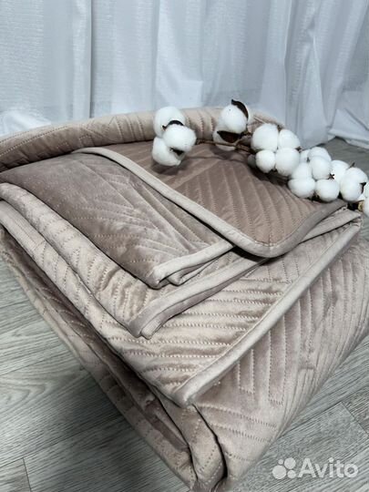 Покрывало с наволочками.Велюр