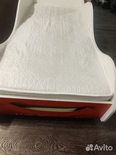 Кровать тачка