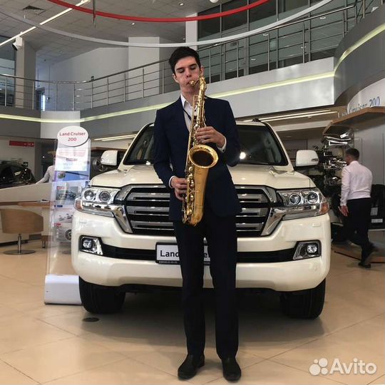 Саксофонист