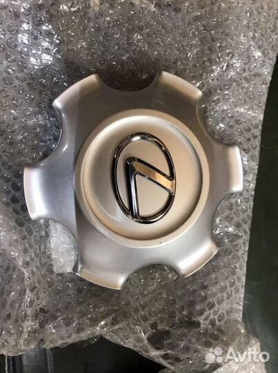Колпак ступицы диска lexus 4260B60201