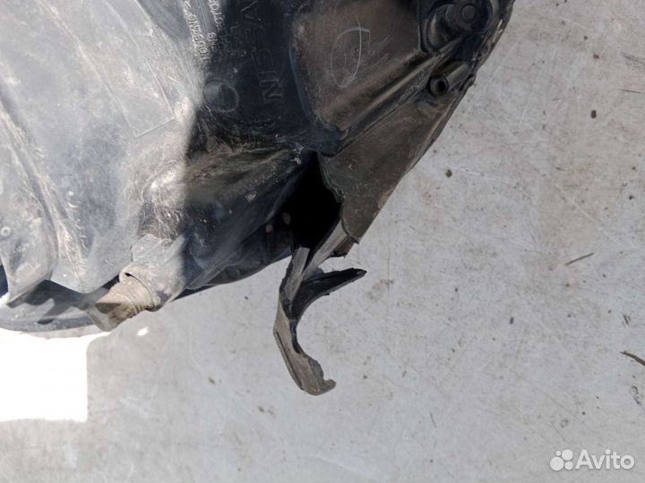 Фара левая Nissan Terrano