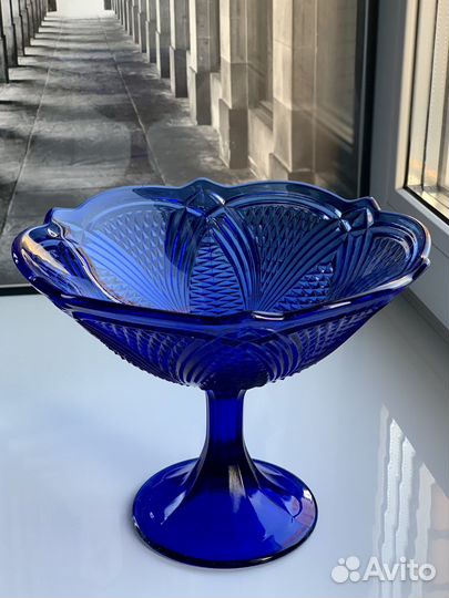 Конфетница на ножке