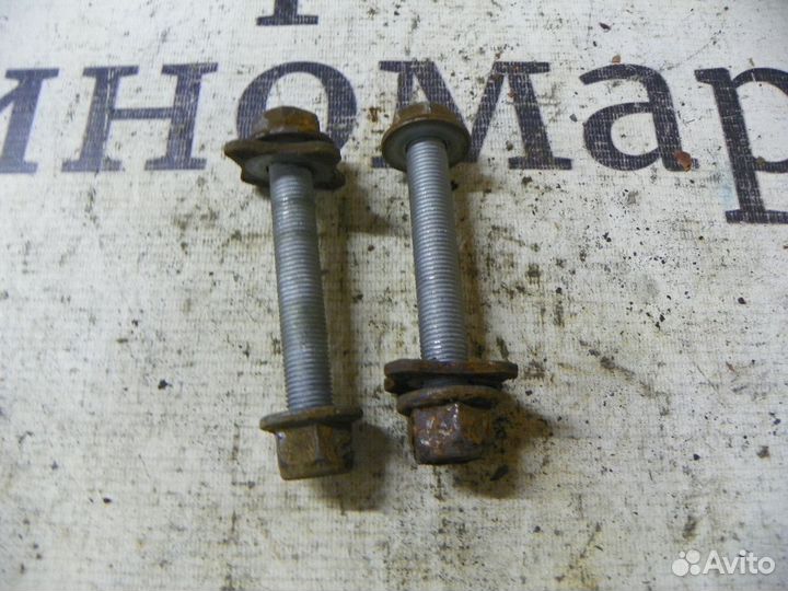 Болт заднего рычага Skoda Octavia