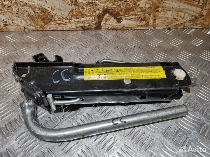 Домкрат Volkswagen Passat CC 2010