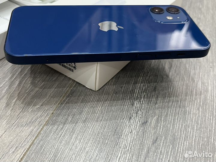iPhone 12, 64 ГБ