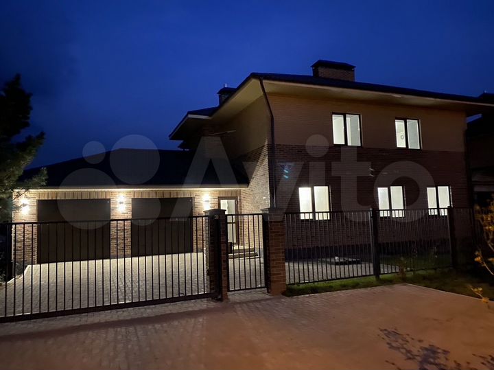 Дом 282 м² на участке 8,4 сот.