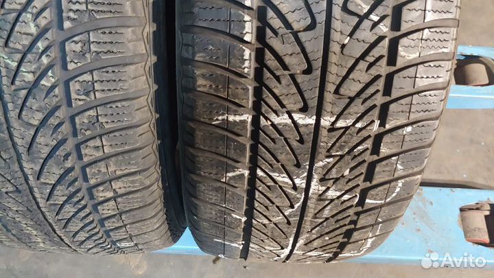 Goodyear UltraGrip 8 Performance 225/55 R17 97H