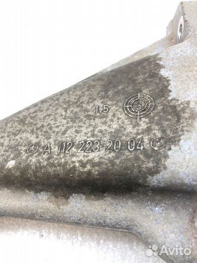 Кронштейн двигателя левый Mercedes-Benz E-Class