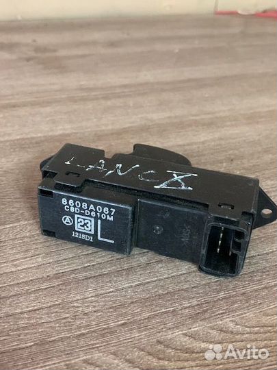 Кнопка стеклоподъемника задняя левая Lanser X