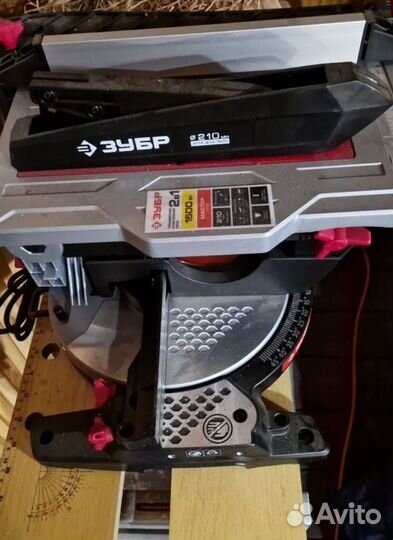 Торцовочная пила комбинированная