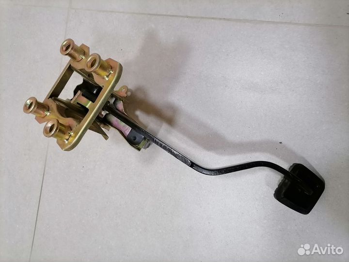 Педаль тормоза на Haima 3 2010-2013