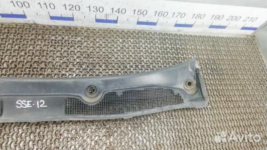 Накладка декоративная (жабо, дождевик) renault megane 3 (SSE12QU01)