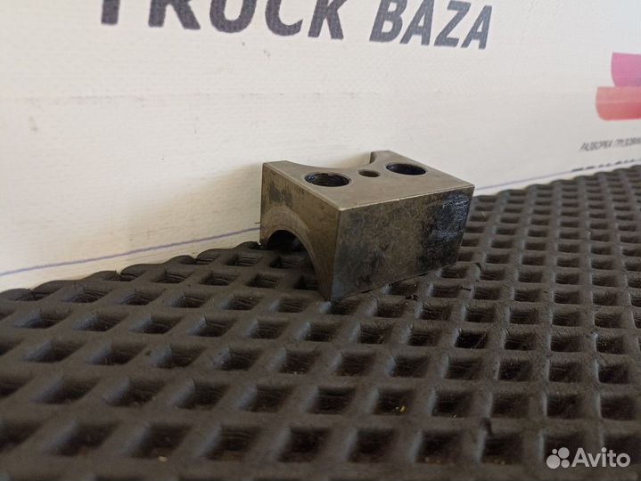 51042020136 Кронштейн вала рокеров