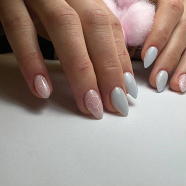 Нужна модель на маникюр