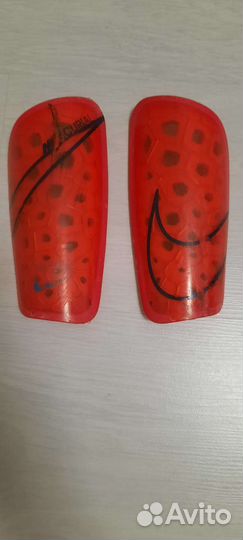 Щитки футбольные